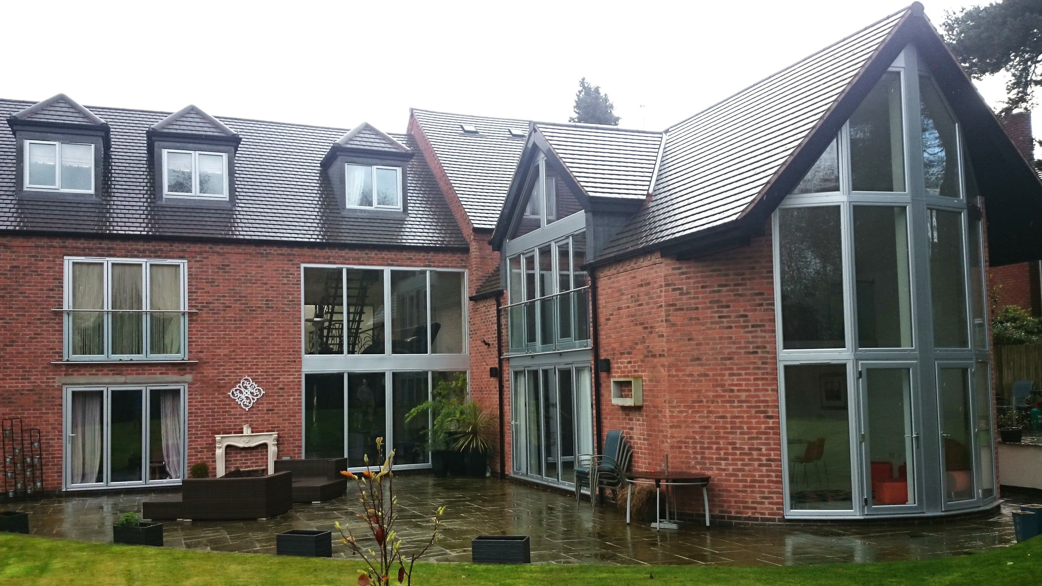 A house which has aluminium windows installed showing the advantages 